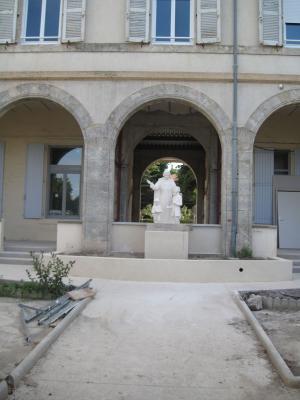 Saint Jean baptiste de la Salle. Les statues sont en place chemin de FonsÃ©ranes  Ã  BÃ©ziers